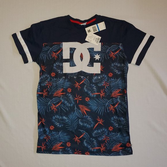 DC Intercept V Neck Graphic T-Shirt Women's Size XL NWT - Picture 1 of 4